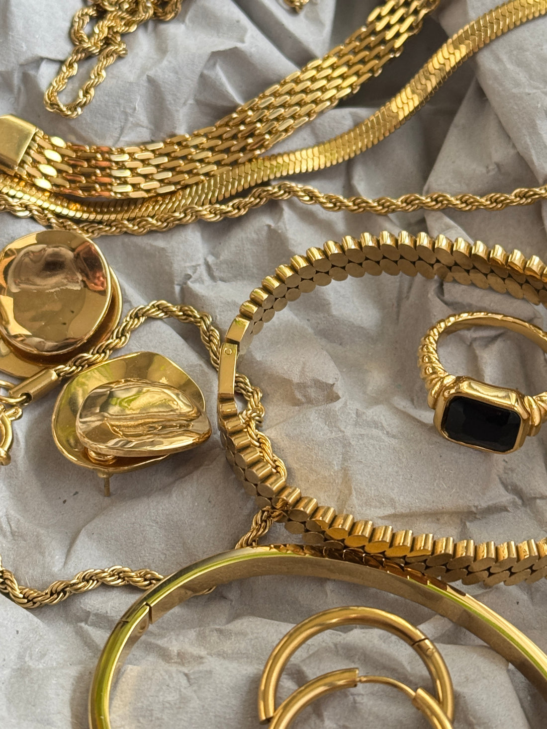 Edelstahlschmuck: So bleibt er glänzend und schön