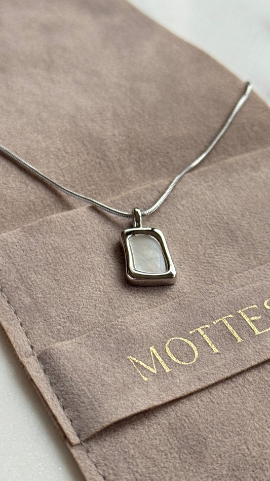 Silver Perlmutt Necklace