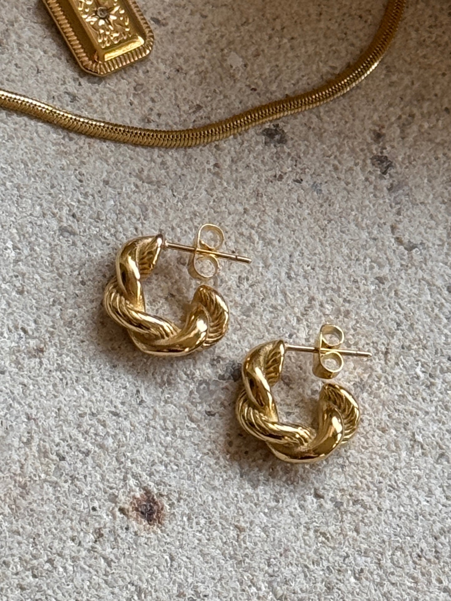 Golden mini vintage Hoops